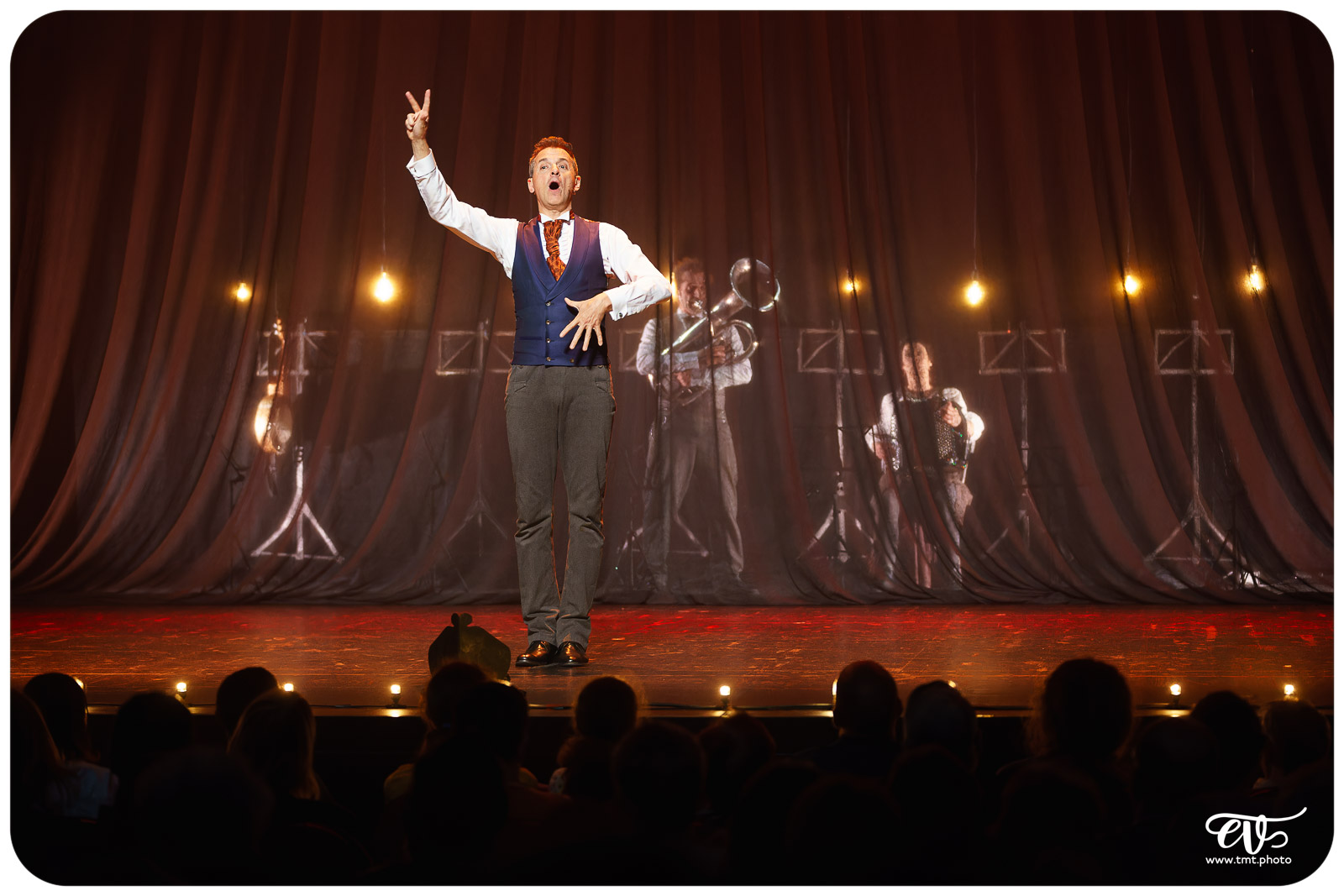 LA CLAQUE (FRED RADIX)